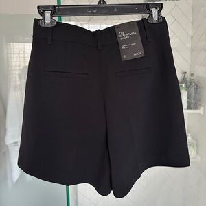 New with Tags Aritzia Effortless Black Shorts
